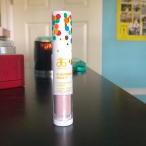 Arbonne Makeup - Arbonne Blossoming Beauty Sparkling Body Powder Arbonne Makeup - Arbonne Blossoming Beauty Sparkling Body Powder